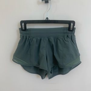 Hottie Hot 2.5 Lululemon shorts